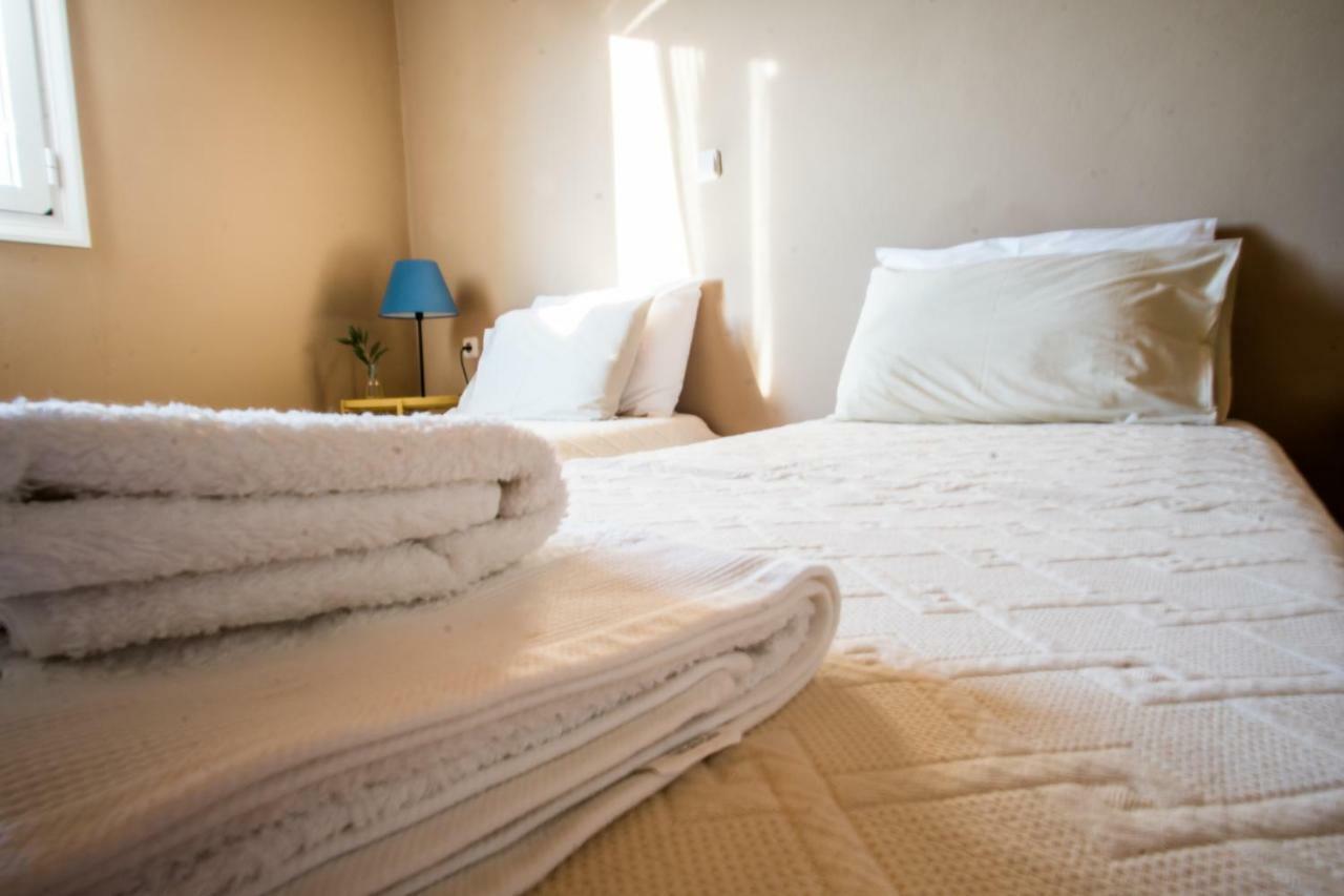 Almond Trees Cottage Divarata エクステリア 写真